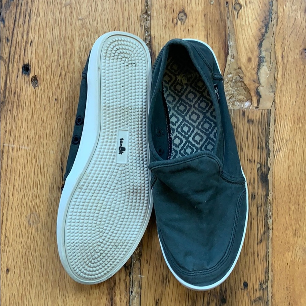 Sanuk slide ons